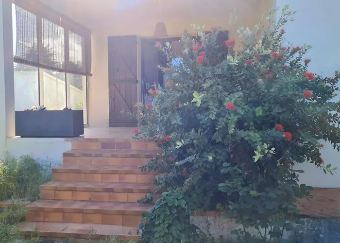 A Quelques Pas De La *