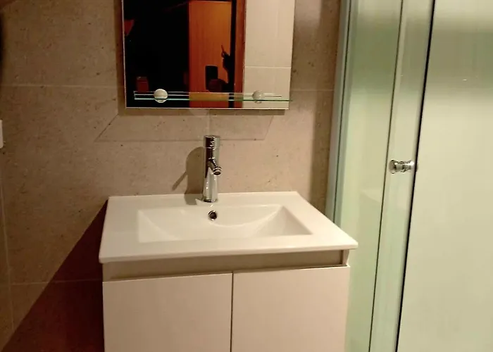 A Quelques Pas De La *